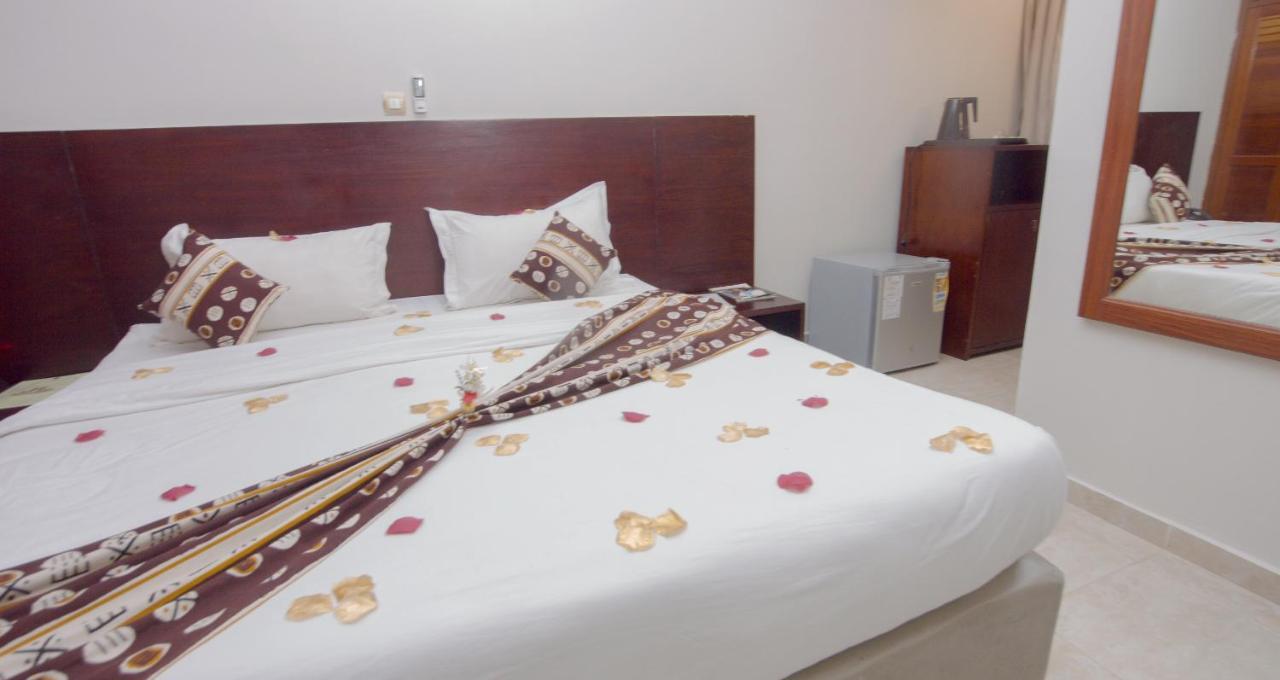 Hotel La Rose Blanche 아비장 외부 사진