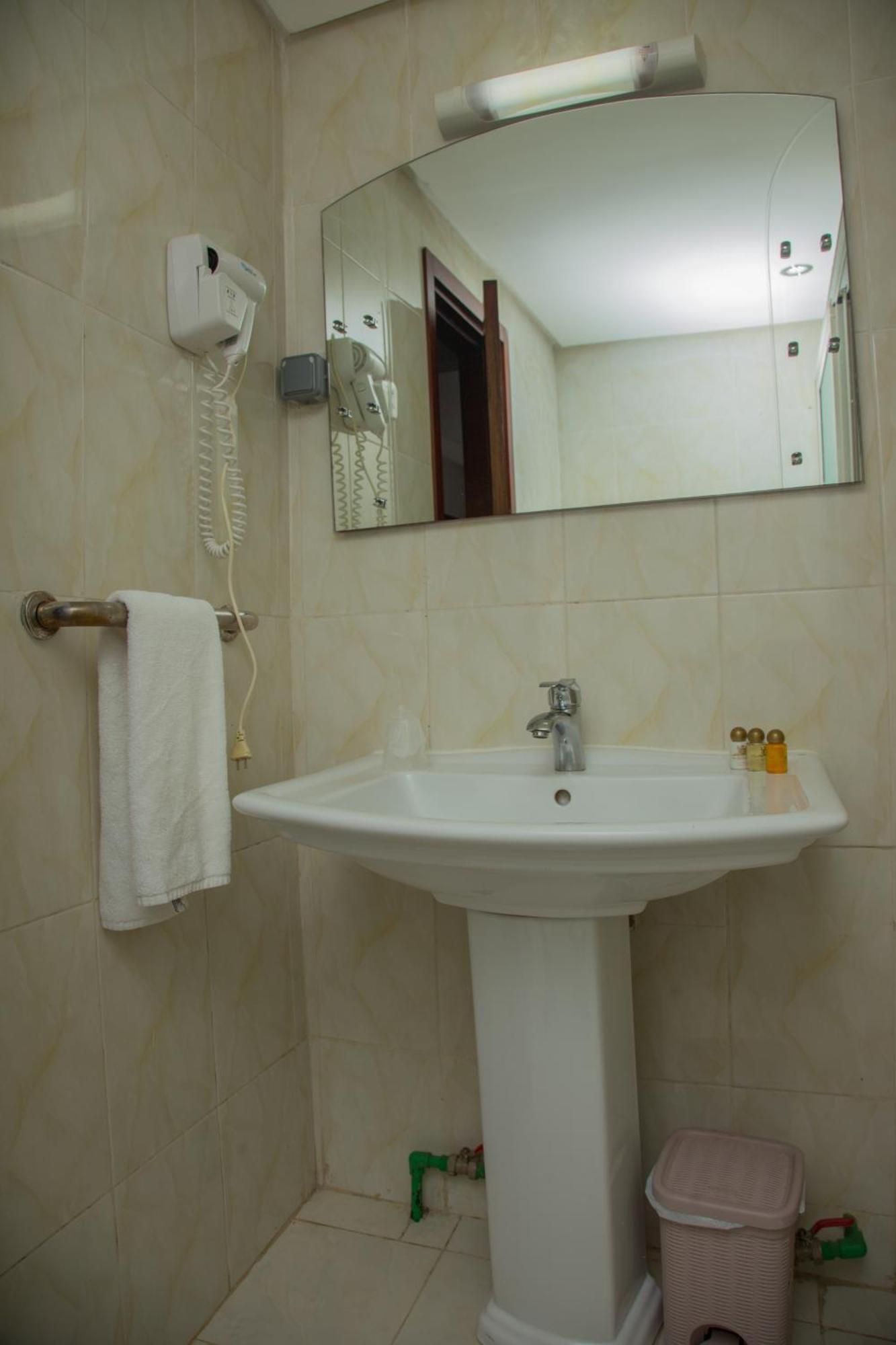 Hotel La Rose Blanche 아비장 외부 사진